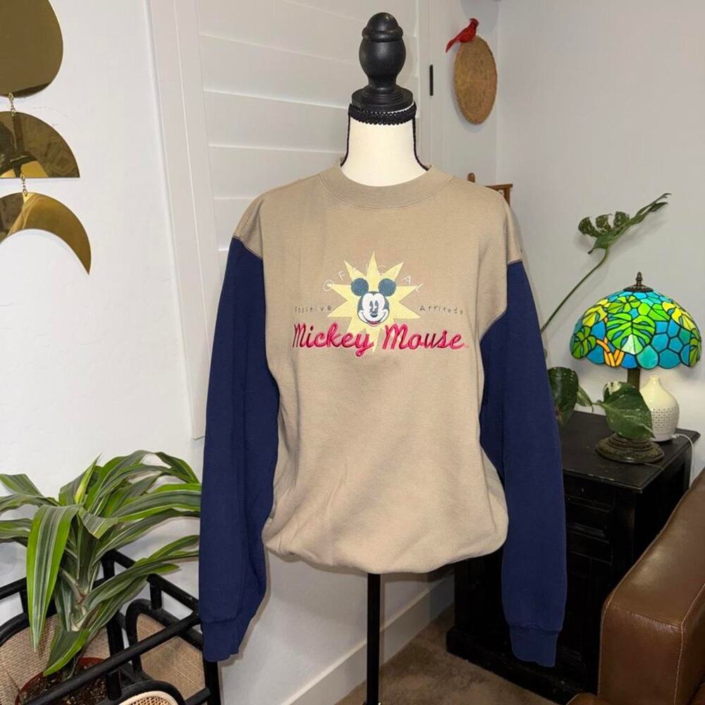 Vintage Vtg 90s Disney Mickey Mouse embroidered sweatshirt